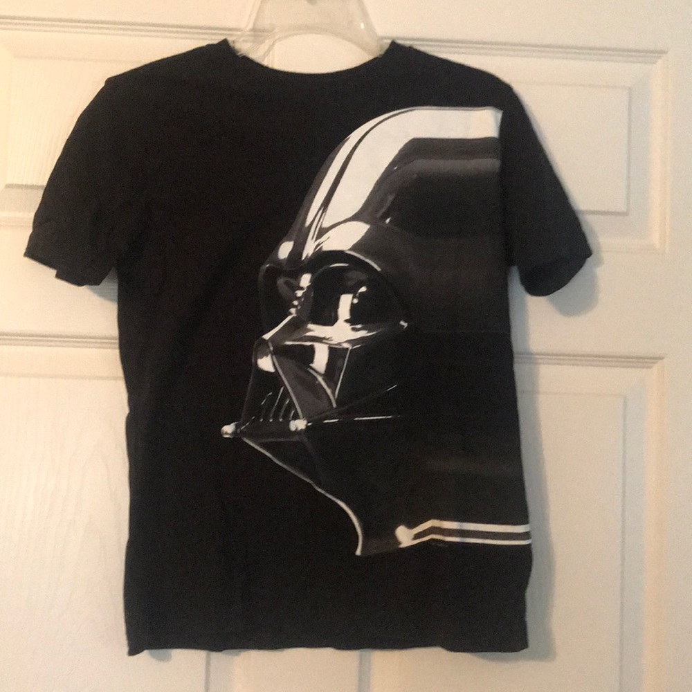 Old Navy Boys Large Darth Vader T-shirt
